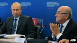 Владимир Путин с главой FIFA Зеппом Блаттером, 28 октября 2014 года