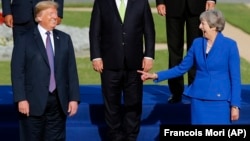 Трамп и Тереза Мэй на саммите НАТО