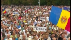 На митинг против властей в Кишиневе вышли более 100 тысяч человек На митинг против властей в Кишиневе вышли более 100 тысяч человек