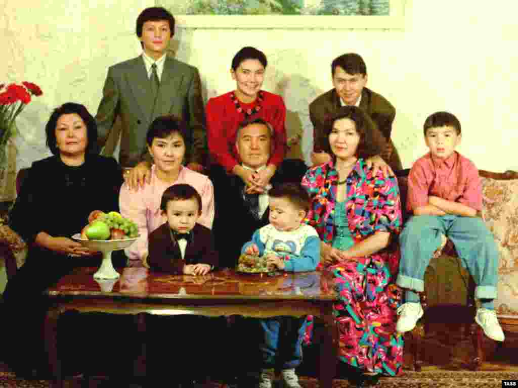 Рахат Алиев женился на Дариге Назарбаевой в 1983 году, став старшим зятем Нурсултана Назарбаева, который в то время был секретарем Центрального комитета Коммунистической партии Казахской ССР. 
