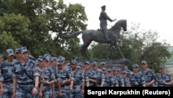 Памятник Георгию Жукову рядом с Красной площадью