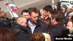 Алексей Навальный на месте убийства Бориса Немцова. Москва, Москворецкий мост, 7 апреля 2015