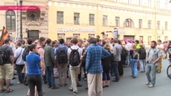 Власти Москвы и Петербурга запретили митинги против "пакета Яровой". Но в Питере люди все равно вышли Власти Москвы и Петербурга запретили митинги против "пакета Яровой". Но в Питере люди все равно вышли