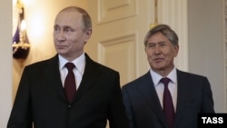 Президент России Владимир Путин и президент Кыргызстана Алмазбек Атамбаев, Санкт-Петербург. 16 марта 2015 года