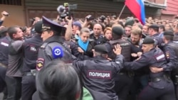 В Москве разогнали акцию в поддержку независимых кандидатов в Мосгордуму В Москве разогнали акцию в поддержку независимых кандидатов в Мосгордуму