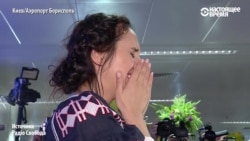 Джамала плачет от радости на встрече в аэропорту Киева Джамала плачет от радости на встрече в аэропорту Киева