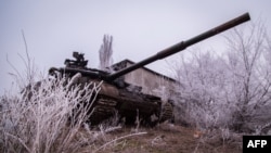 Украинский танк недалеко от деревни Пески, февраль 2015 г