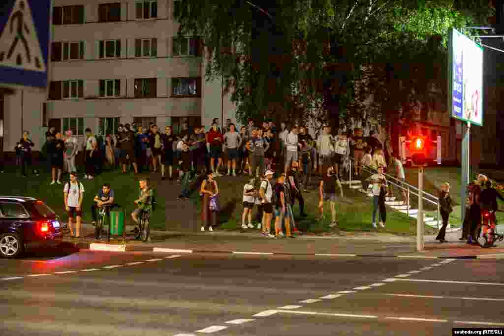 Силовики задерживали собравшихся в Витебске и Могилеве. В Гродно протестующих вытеснили с центральной Советской площади, сотни протестующих переместились в другое место. В Бресте вышли около ста человек