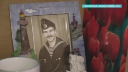 "Государство оценило жизнь моего сына в 400 рублей": рассказывает мать погибшего офицера "Комсомольца" "Государство оценило жизнь моего сына в 400 рублей": рассказывает мать погибшего офицера "Комсомольца"