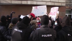 Полиция в Казахстане 9 часов продержала на морозе протестующих против выборов Полиция в Казахстане 9 часов продержала на морозе протестующих против выборов