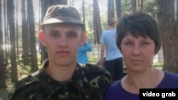 Арестованный Владимир с матерью