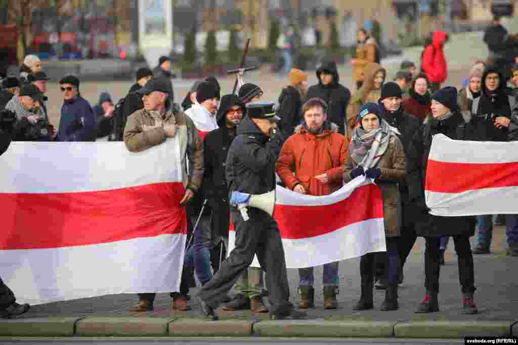 Протесты вызвали планы по "углублению интеграции", обсуждение единого налогового кодекса двух стран, а также закрытый характер переговоров. Фото: svaboda.org (RFE/RL)