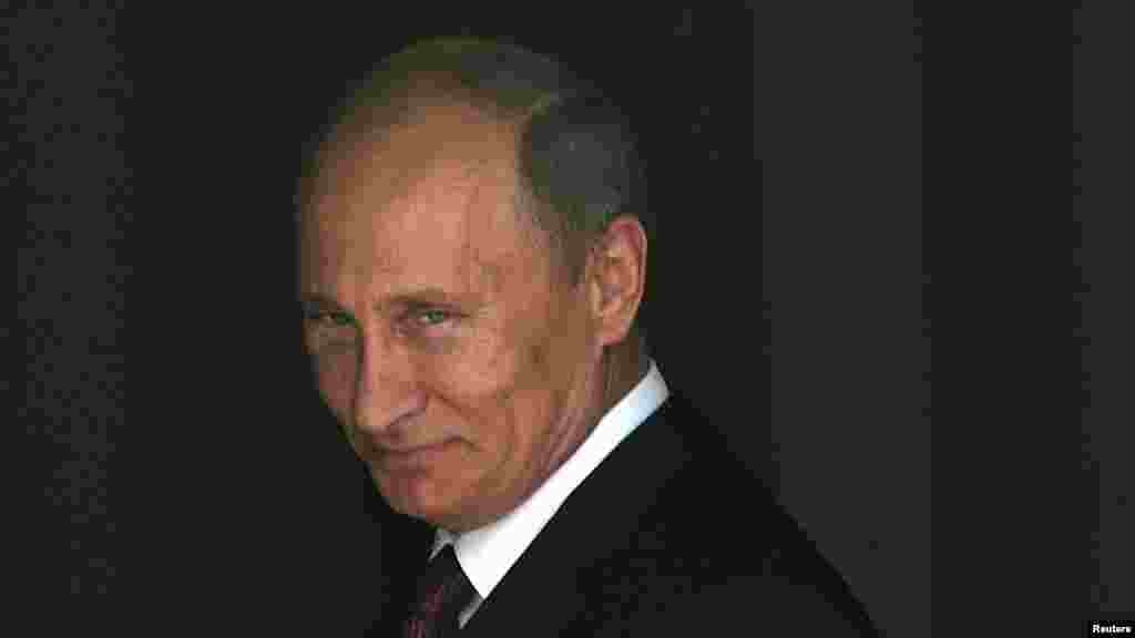 Ставшая, по сути, канонической цифра – 86% поддерживаюших Путина – на самом деле устарела еще в июне 2015 года, когда по данным опроса "Левада-центра" рейтинг одобрения деятельности президента России достиг 89%