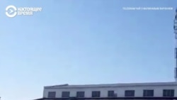 Лукашенко выступает на заводе тягачей под крики "Уходи!" Лукашенко выступает на заводе тягачей под крики "Уходи!"