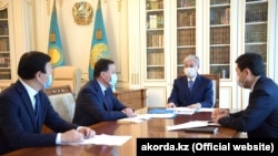 Президент Казахстана Токаев с премьером Аскаром Маминым и главой Минздрава Казахстана Алексеем Цоем
