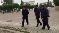 Репортёр Радио Свобода в Уральске снял на видео свое задержание Репортёр Радио Свобода в Уральске снял на видео свое задержание