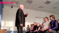Пропаганда пришла в школы: уральским детям за 70 рублей читали лекцию про распятого мальчика Пропаганда пришла в школы: уральским детям за 70 рублей читали лекцию про распятого мальчика