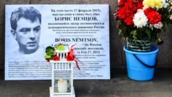 "Ощущение, что эту страну у меня отнимают". Что говорят люди, вышедшие на акции памяти Бориса Немцова "Ощущение, что эту страну у меня отнимают". Что говорят люди, вышедшие на акции памяти Бориса Немцова