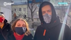 Ершик вместо микрофона: звезды вышли на протесты за Навального Ершик вместо микрофона: звезды вышли на протесты за Навального