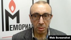 Султанхан Ибрагимов в правозащитном центре "Мемориал"
