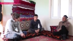Шрамы Тахира Султонова: таджикский таксист выжил после нападения российских солдат Шрамы Тахира Султонова: таджикский таксист выжил после нападения российских солдат