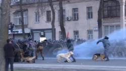 Полиция силой разогнала протесты в Бишкеке Полиция силой разогнала протесты в Бишкеке