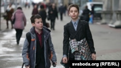 Люди на улицах Минска, апрель 2015 года