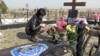 Виталина Бордова на могиле мужа Сергея Бордова, погибшего в Сирии