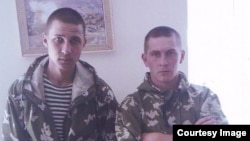 Ильдар Сахапов и Федор Басимов, обвиняемые в убийстве солдаты 201-й российское военной базы в Таджикистане
