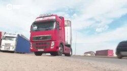 В Казахстане дальнобойщики протестуют против платных дорог В Казахстане дальнобойщики протестуют против платных дорог