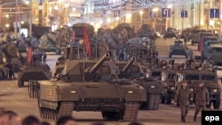 Танк "Армата" во время репетиции парада 4 мая 2015 года