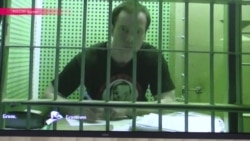 "Там нет ничего страшного": оппозиционер Ильдар Дадин едет в колонию "Там нет ничего страшного": оппозиционер Ильдар Дадин едет в колонию