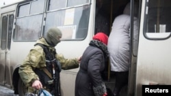 Эвакуация жителей в Дебальцево