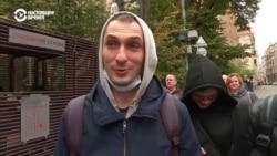 "Нас с работы отпустили". Люди толпятся в очередях, чтобы проголосовать на выборах в России "Нас с работы отпустили". Люди толпятся в очередях, чтобы проголосовать на выборах в России