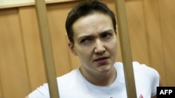 Украинская летчица Надежда Савченко в здании суда, 7 ноября 2014 г