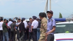 В селе Орок под Бишкеком произошли погромы и массовые аресты В селе Орок под Бишкеком произошли погромы и массовые аресты