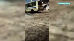 Правозащитники пожаловались на массовые задержания мигрантов в новогоднюю ночь на Красной площади Правозащитники пожаловались на массовые задержания мигрантов в новогоднюю ночь на Красной площади