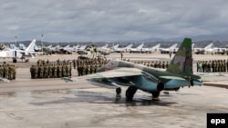 Российские военные на базе в Сирии
