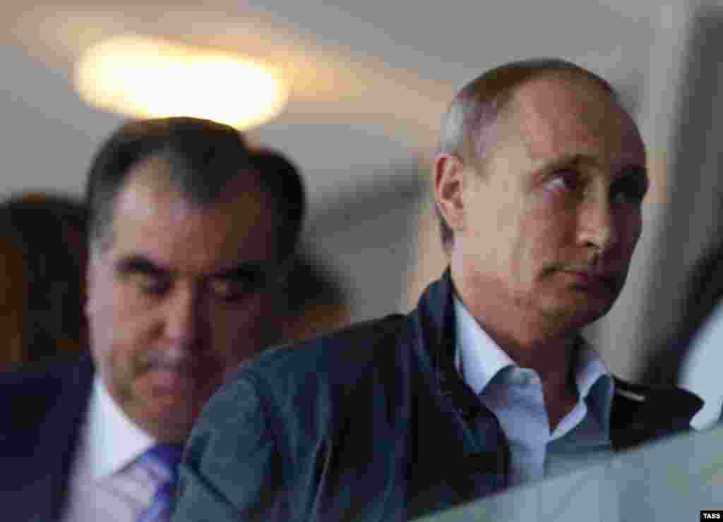 Эмомали Рахмону тоже есть отчего потупить взгляд за спиной Путина: глава Таджикистана, правящий страной с 1992 года, теперь уступает российскому лидеру в своем рейтинге  на –президентских выборах 2013 года Рахмон набрал всего 83,92% голосов