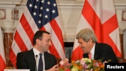 Госсекретарь США Джон Керри на переговорах с грузинским премьером Иракли Гарибашвили 26 февраля 2014 года