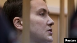 Надежда Савченко на слушаниях в суде, ноябрь 2014 г