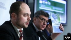 Владимир Кара-Мурза-мл. с соратником, убитым оппозиционным политиком Борисом Немцовым