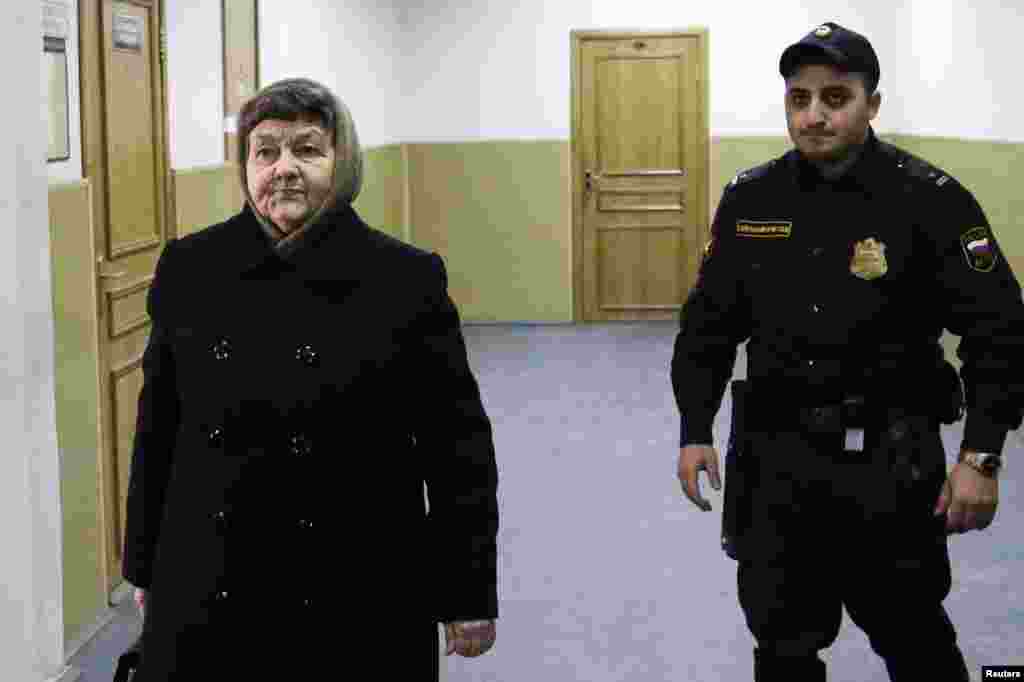 Мать Надежды Савченко - Мария - прибыла в Басманный суд 