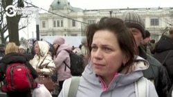 "У нас там, с**а, нет стратегических объектов! Хера вы туда херячите?" Бежавшие жители Харькова проклинают вторжение России "У нас там, с**а, нет стратегических объектов! Хера вы туда херячите?" Бежавшие жители Харькова проклинают вторжение России