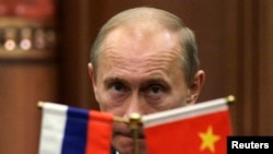 Путин на пресс-конференции во время визита в Китай в 2009 году