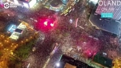 Кадры с дрона: в Варшаве сто тысяч человек протестуют против запрета абортов Кадры с дрона: в Варшаве сто тысяч человек протестуют против запрета абортов