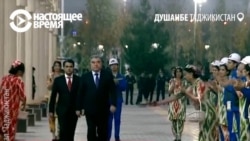 Рахмон и сын идут открывать Рогунскую ГЭС по лепесткам роз Рахмон и сын идут открывать Рогунскую ГЭС по лепесткам роз