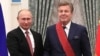 Лев Лещенко и Владимир Путин в Кремле в 2018 году