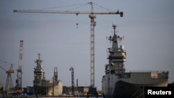 Корабли класса "Мистраль" "Севастополь" и "Владивосток" на верфи Сен-Назер во Франции