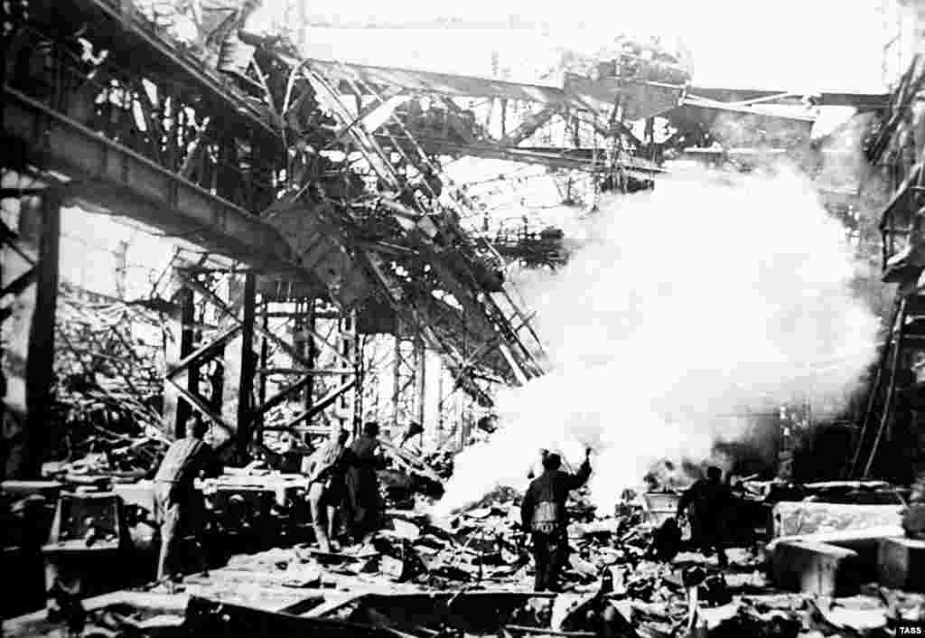 Бой на территории завода "Красный Октябрь" в Сталинграде в 1942 году.